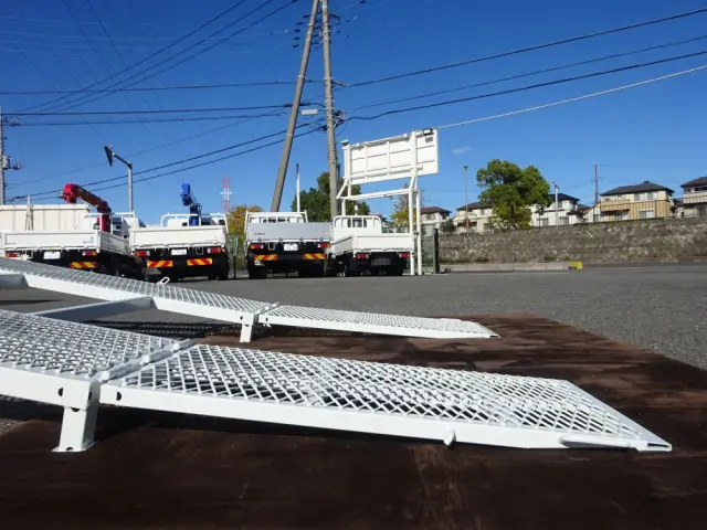 三菱 キャンター 2PG-FEB90(2WD)の写真13