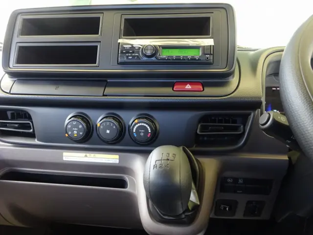 三菱 キャンター 2PG-FEB90(2WD)の写真34