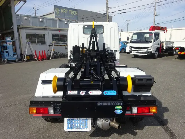 三菱 キャンター 2RG-FBAV0(2WD)の写真3