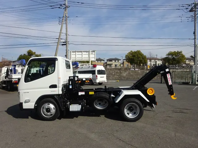 三菱 キャンター 2RG-FBAV0(2WD)の写真8