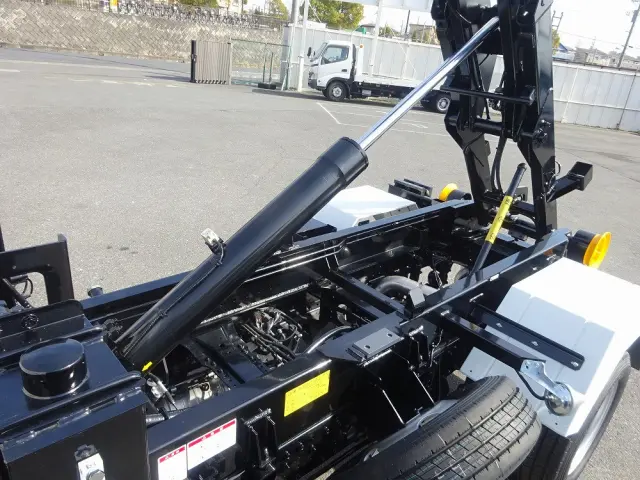 三菱 キャンター 2RG-FBAV0(2WD)の写真17