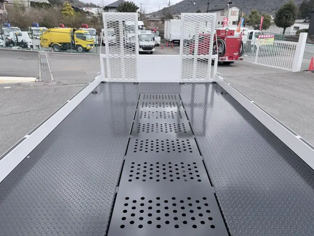 三菱 キャンター 2PG-FEB90(2WD)の写真24