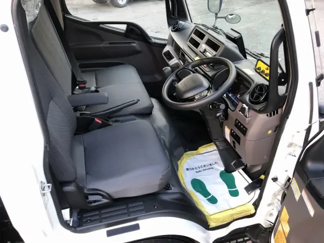 三菱 キャンター 2RG-FEAV0(2WD)の写真4