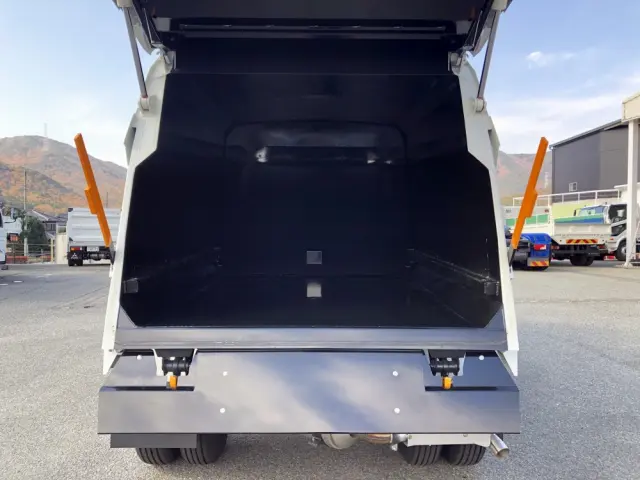 三菱 キャンター 2RG-FEAV0(2WD)の写真7