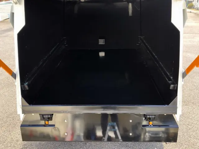 三菱 キャンター 2RG-FEAV0(2WD)の写真16