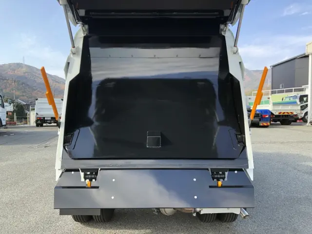 三菱 キャンター 2RG-FEAV0(2WD)の写真17