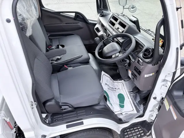 三菱 キャンター 2RG-FEAV0(2WD)の写真4