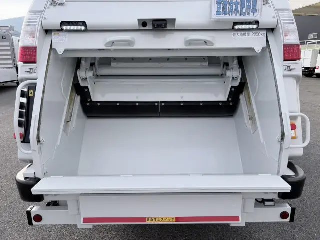 三菱 キャンター 2RG-FEAV0(2WD)の写真12