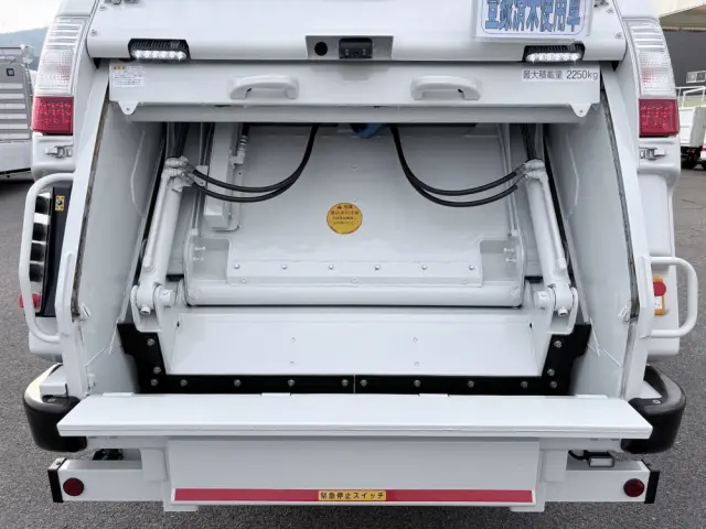 三菱 キャンター 2RG-FEAV0(2WD)の写真13