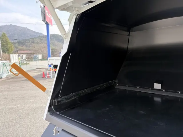 三菱 キャンター 2RG-FEAV0(2WD)の写真15