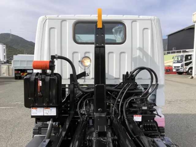 三菱 キャンター 2RG-FBAV0(2WD)の写真13