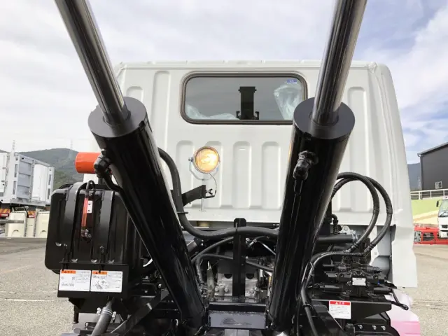 三菱 キャンター 2RG-FBAV0(2WD)の写真17