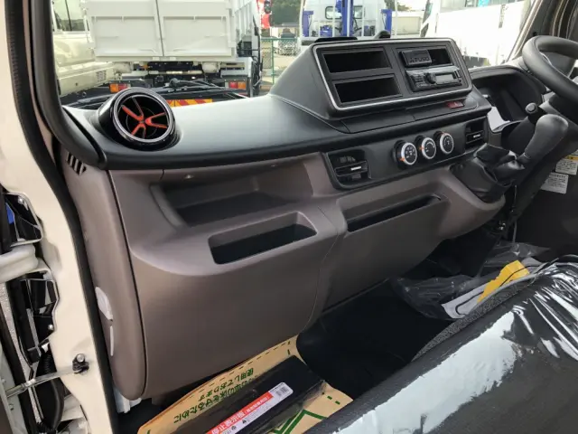 三菱 キャンター 2RG-FBAV0(2WD)の写真44