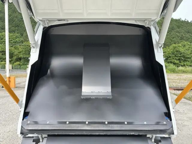 三菱 キャンター 2RG-FEAV0(2WD)の写真15