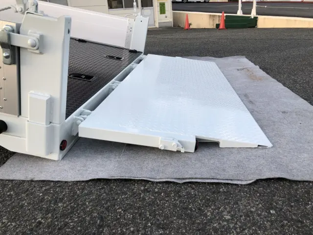 三菱 キャンター 2PG-FEB90(2WD)の写真18