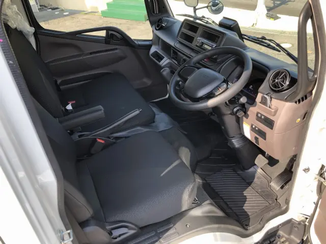 三菱 キャンター 2RG-FBA20(2WD)の写真4