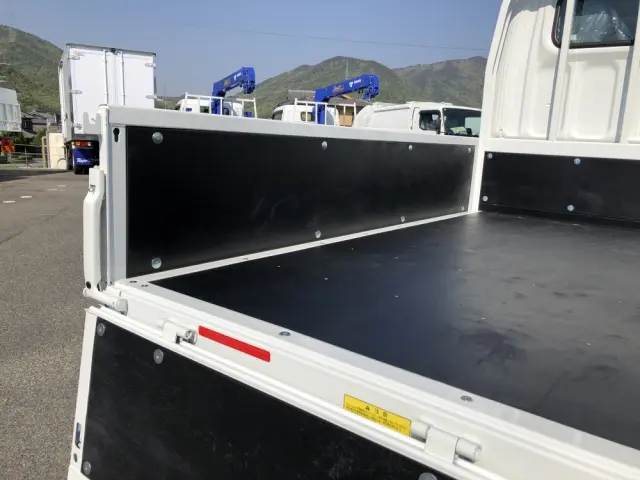 三菱 キャンター 2RG-FBA20(2WD)の写真13