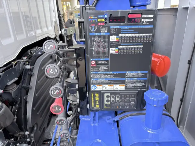 日野 プロフィア 2DG-FR1AHE(6x2)の写真17