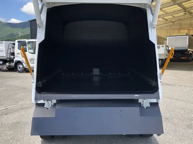 三菱 キャンター 2RG-FEAV0(2WD)の写真8