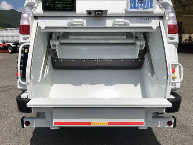 三菱 キャンター 2RG-FEAV0(2WD)の写真12