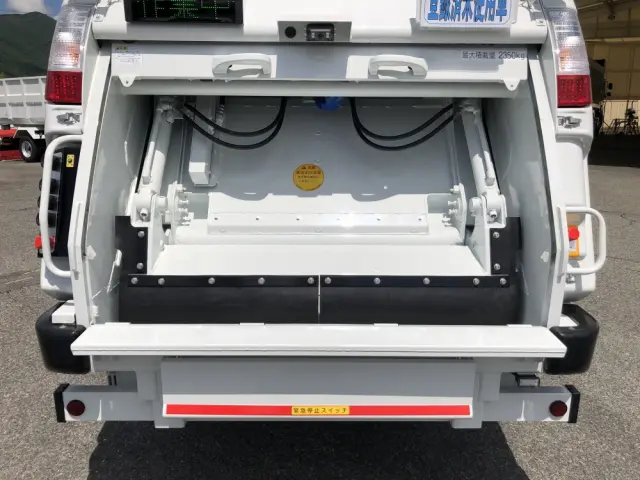 三菱 キャンター 2RG-FEAV0(2WD)の写真13