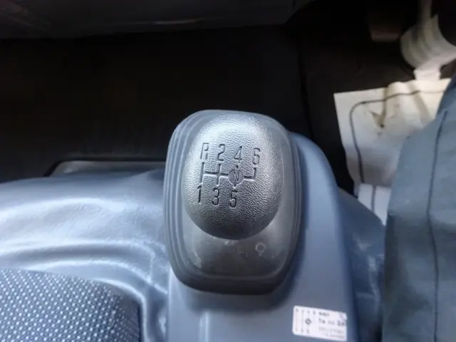 いすゞ エルフ 2RG-NPR88AR(2WD)の写真30