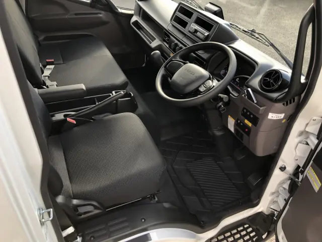 三菱 キャンター 2PG-FEB80(2WD)の写真4