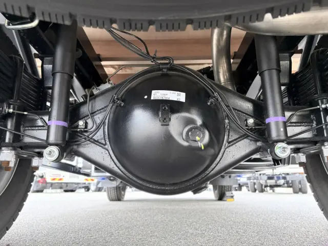 三菱 キャンター 2PG-FEB90(2WD)の写真9