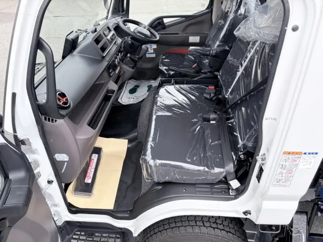 三菱 キャンター 2PG-FEB90(2WD)の写真36