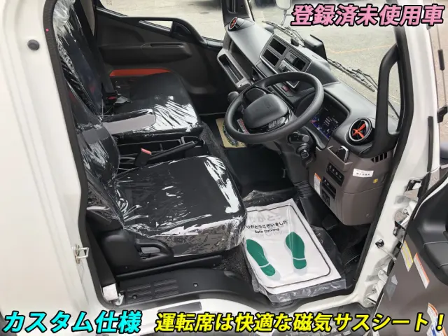 三菱 キャンター 2PG-FEB90(2WD)の写真4