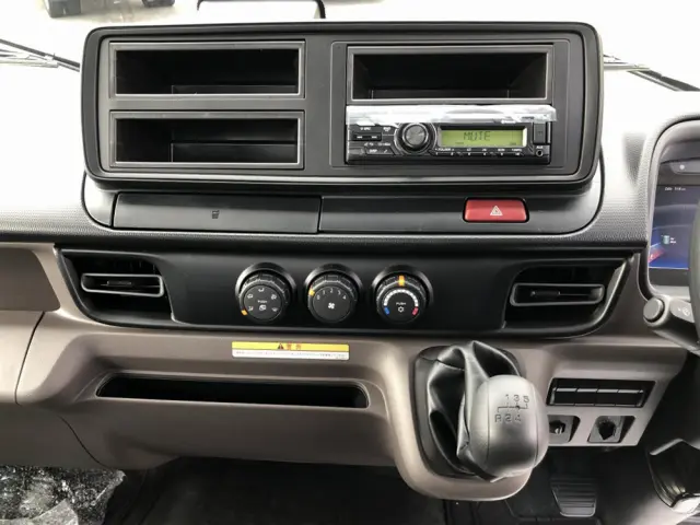 三菱 キャンター 2PG-FEB80(2WD)の写真40