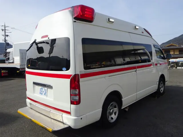 トヨタ ハイエース CBF-TRH226S(4WD)の写真2