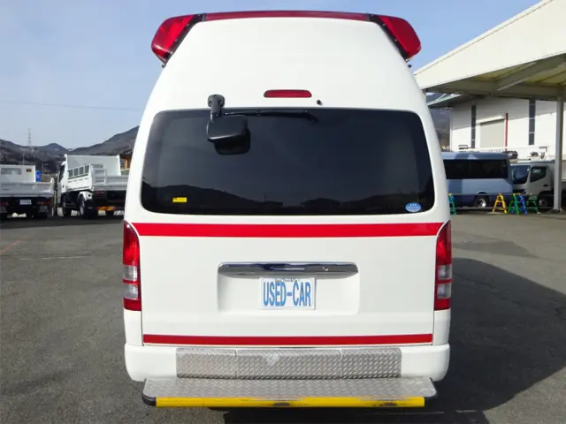 トヨタ ハイエース CBF-TRH226S(4WD)の写真3