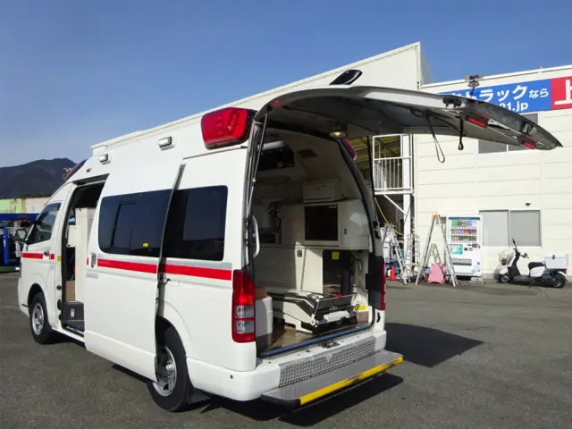 トヨタ ハイエース CBF-TRH226S(4WD)の写真6