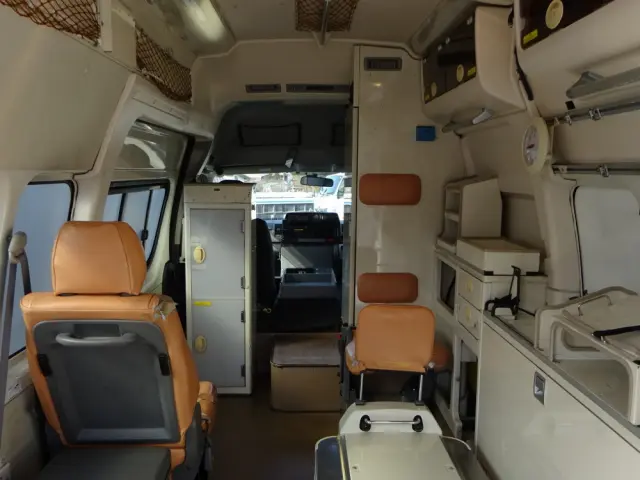 トヨタ ハイエース CBF-TRH226S(4WD)の写真15