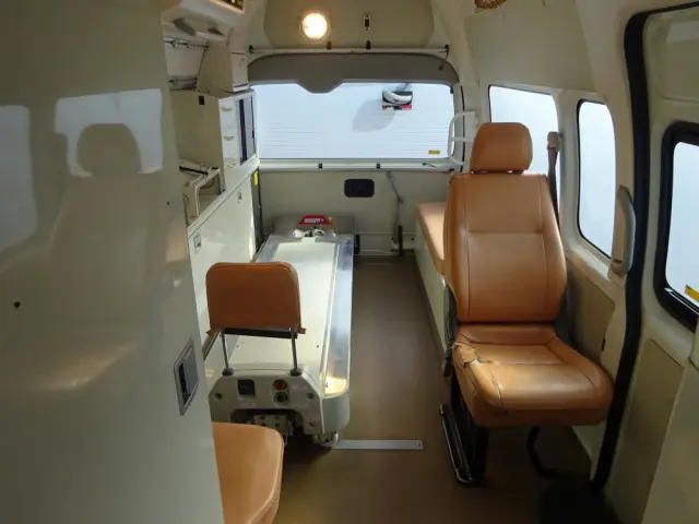 トヨタ ハイエース CBF-TRH226S(4WD)の写真16