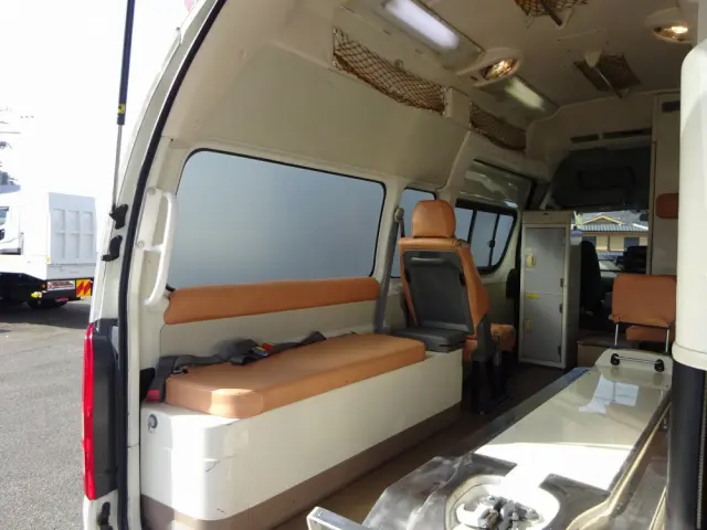 トヨタ ハイエース CBF-TRH226S(4WD)の写真17