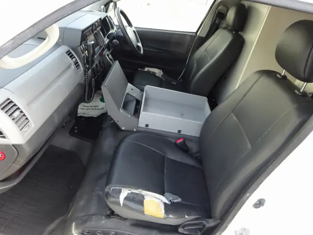 トヨタ ハイエース CBF-TRH226S(4WD)の写真31