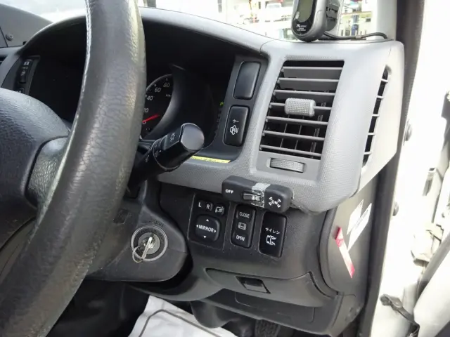 トヨタ ハイエース CBF-TRH226S(4WD)の写真34