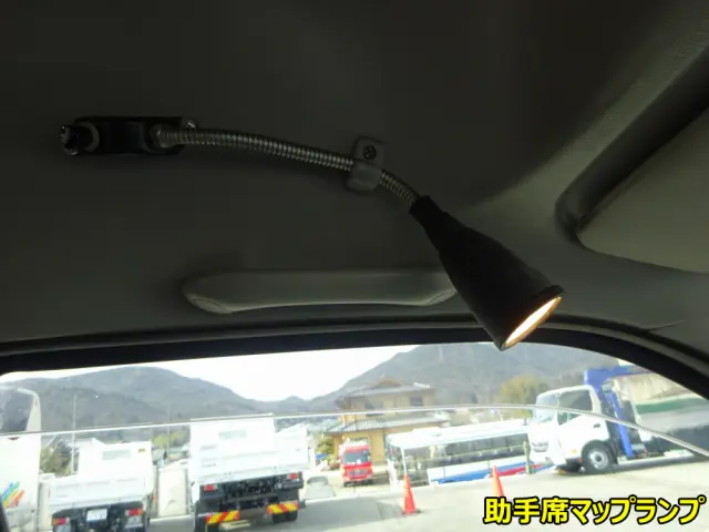 トヨタ ハイエース CBF-TRH226S(4WD)の写真41