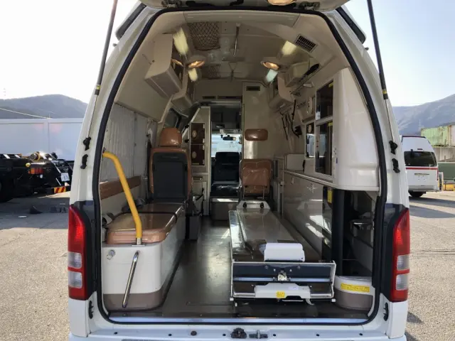 トヨタ ハイエース CBF-TRH226S(4WD)の写真3