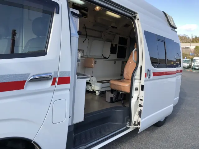 トヨタ ハイエース CBF-TRH226S(4WD)の写真14