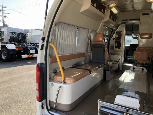 トヨタ ハイエース CBF-TRH226S(4WD)の写真20