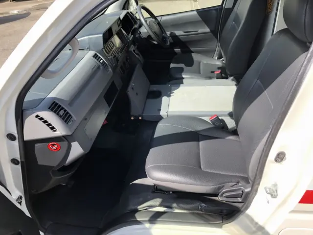 トヨタ ハイエース CBF-TRH226S(4WD)の写真34