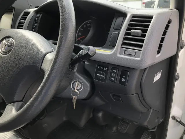 トヨタ ハイエース CBF-TRH226S(4WD)の写真37