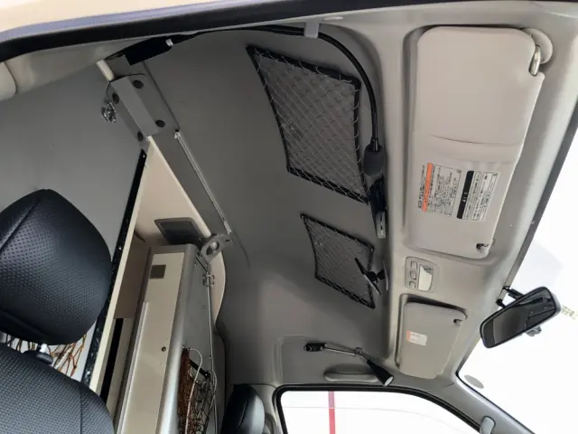 トヨタ ハイエース CBF-TRH226S(4WD)の写真44