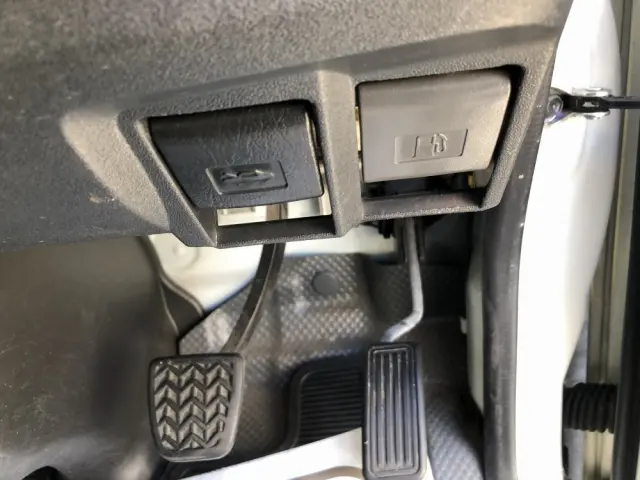 トヨタ ハイエース CBF-TRH226S(4WD)の写真45