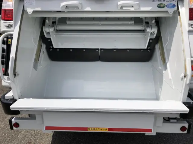 三菱 キャンター 2RG-FEAV0(2WD)の写真12