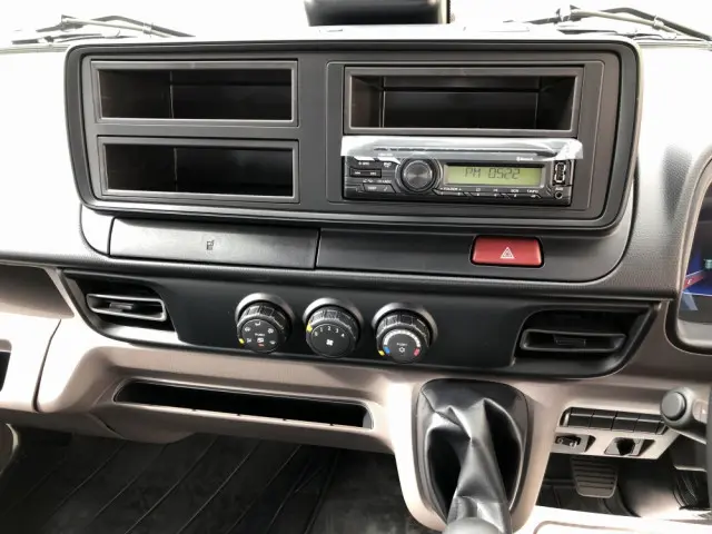 三菱 キャンター 2RG-FBA20(2WD)の写真40