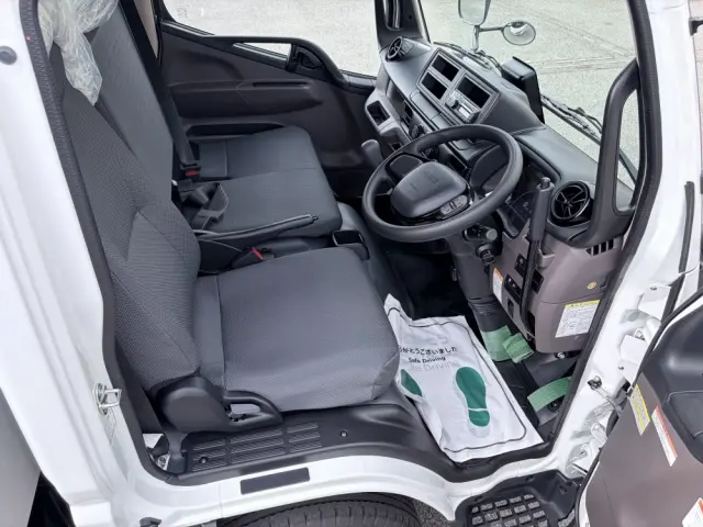 三菱 キャンター 2RG-FBA60(2WD)の写真4